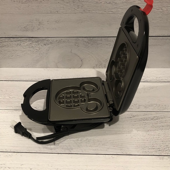 Mickey Mouse Waffle Maker - Brand New - Picture 8 of 11